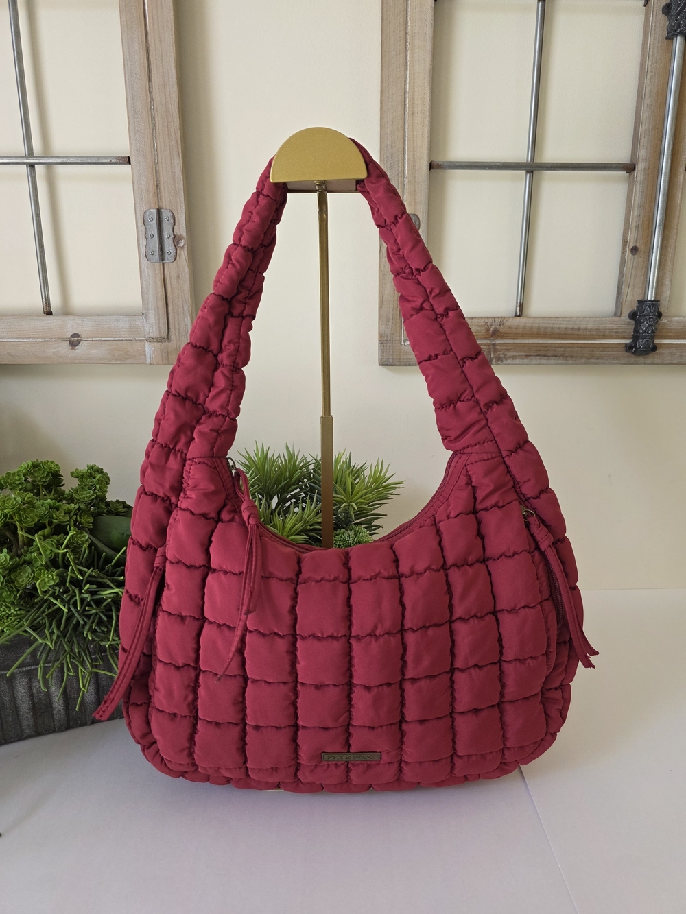Frye & Co Cranberry Quilted Shoulder Hobo Bag Large Slouchy Tote - Picture 3 of 8